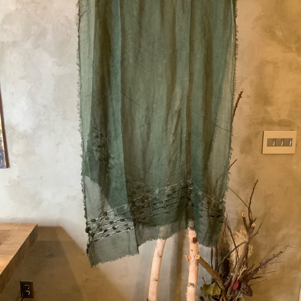 Earthy cotton scarf in forest green unisex wrap - Picture 3 of 5